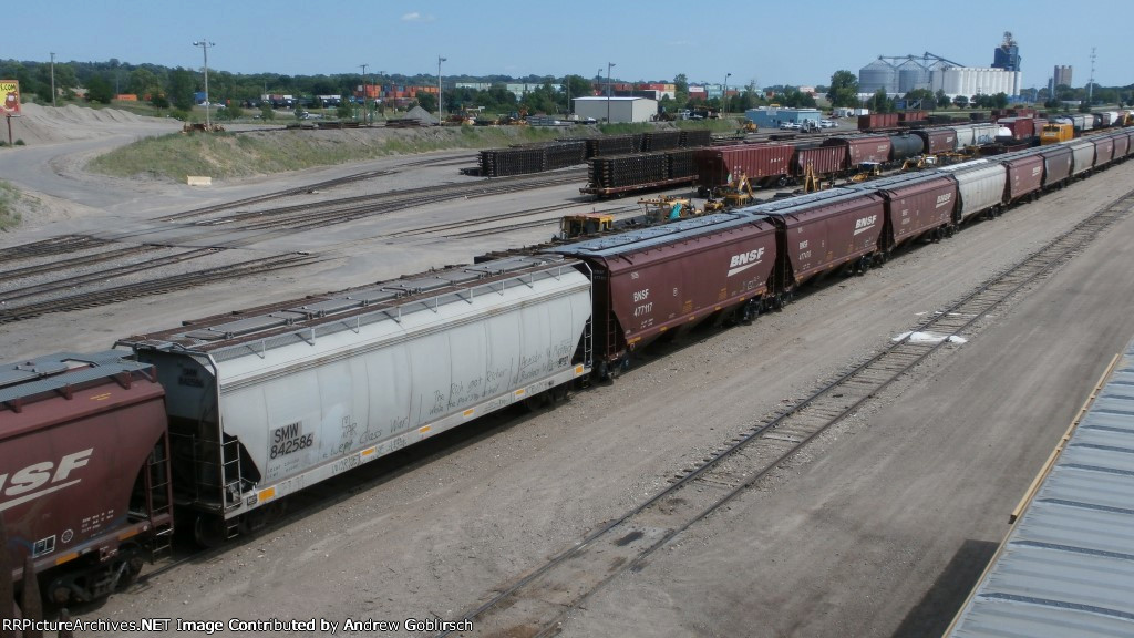 SMW 842586, BNSF 477117 & 477476